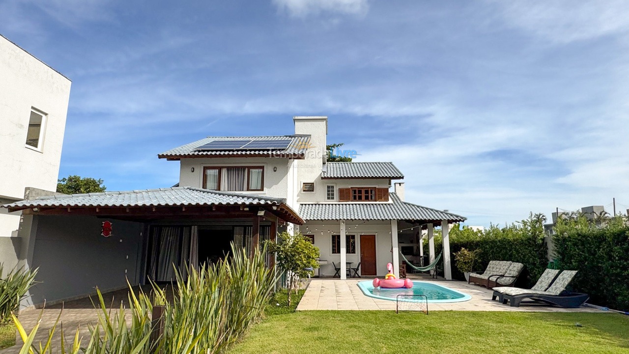 Casa para aluguel de temporada em Florianópolis (Jurere Tradicional)