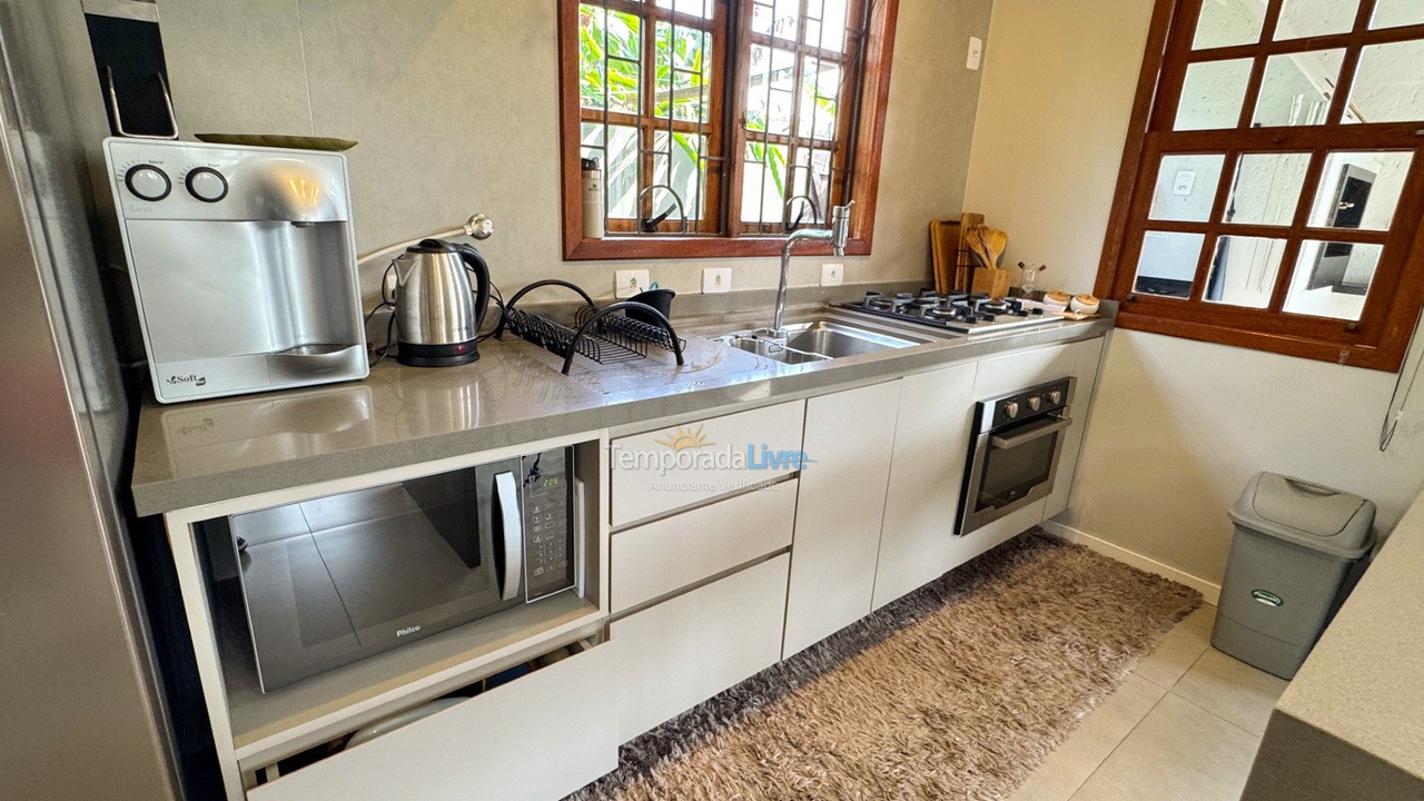 Casa para aluguel de temporada em Florianópolis (Jurere Tradicional)