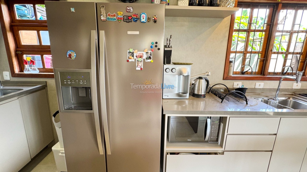 Casa para aluguel de temporada em Florianópolis (Jurere Tradicional)