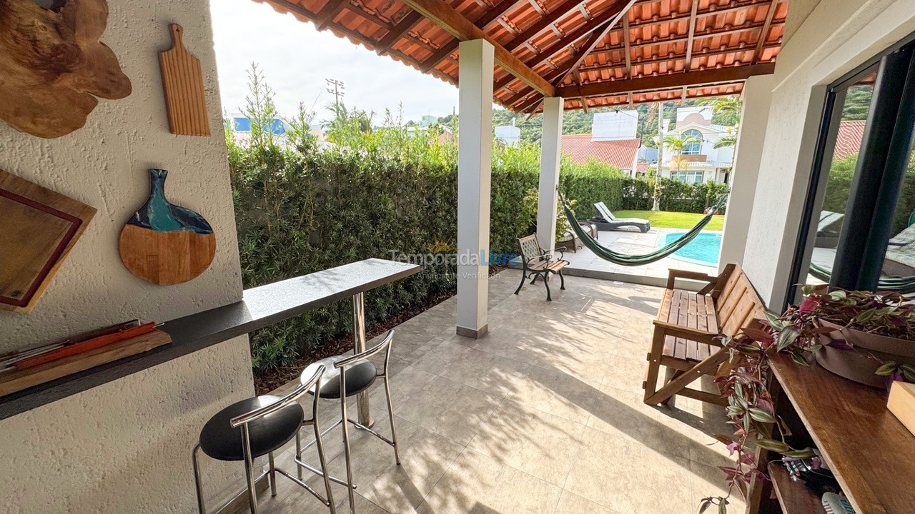 Casa para aluguel de temporada em Florianópolis (Jurere Tradicional)