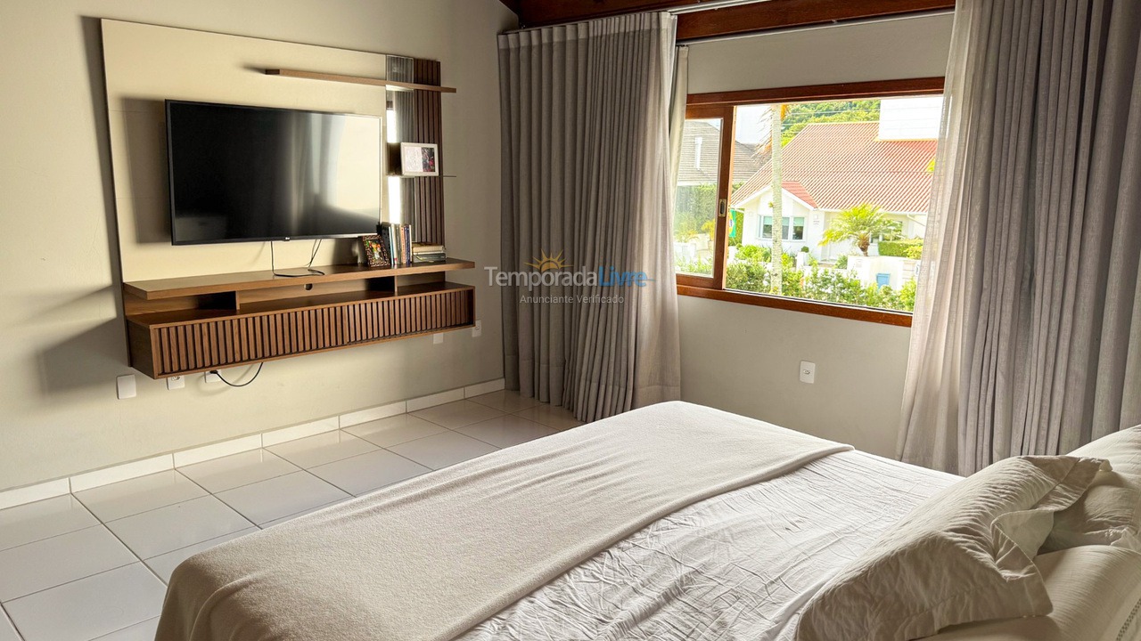 Casa para aluguel de temporada em Florianópolis (Jurere Tradicional)