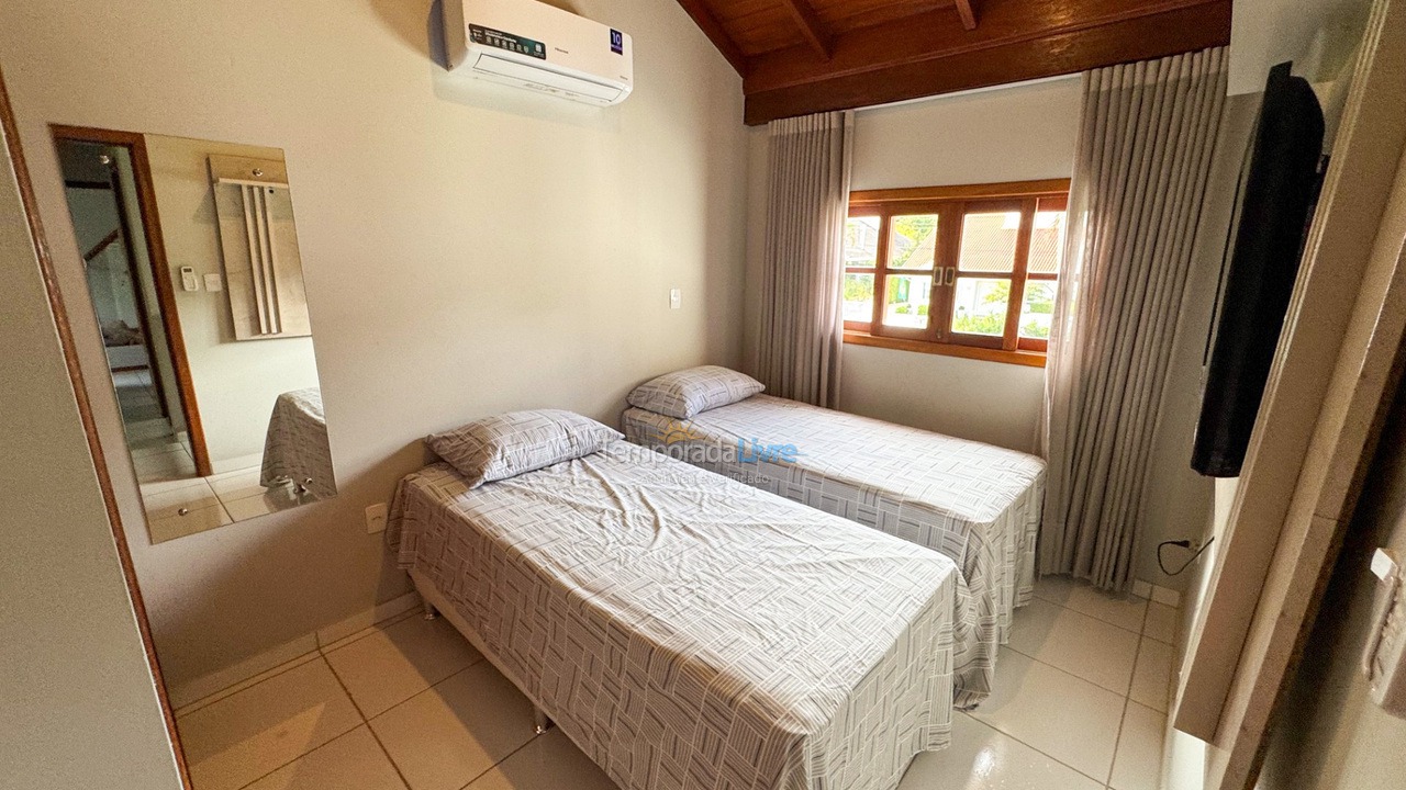 Casa para aluguel de temporada em Florianópolis (Jurere Tradicional)