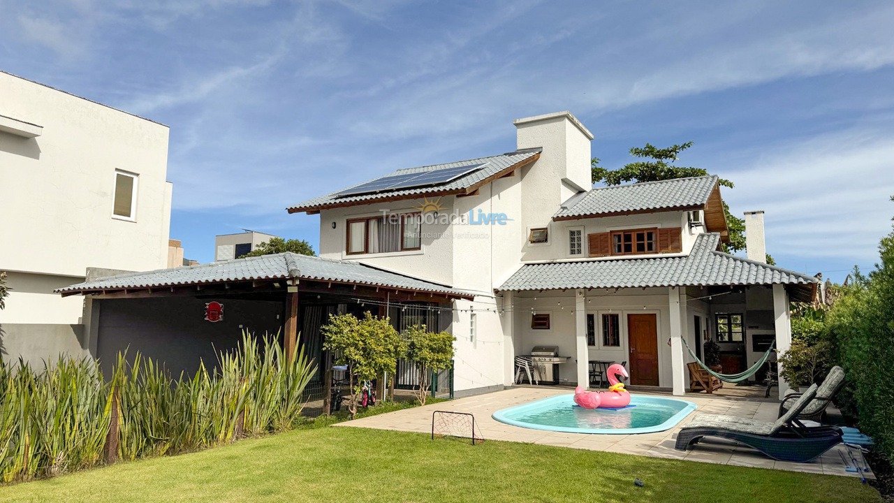 Casa para aluguel de temporada em Florianópolis (Jurere Tradicional)