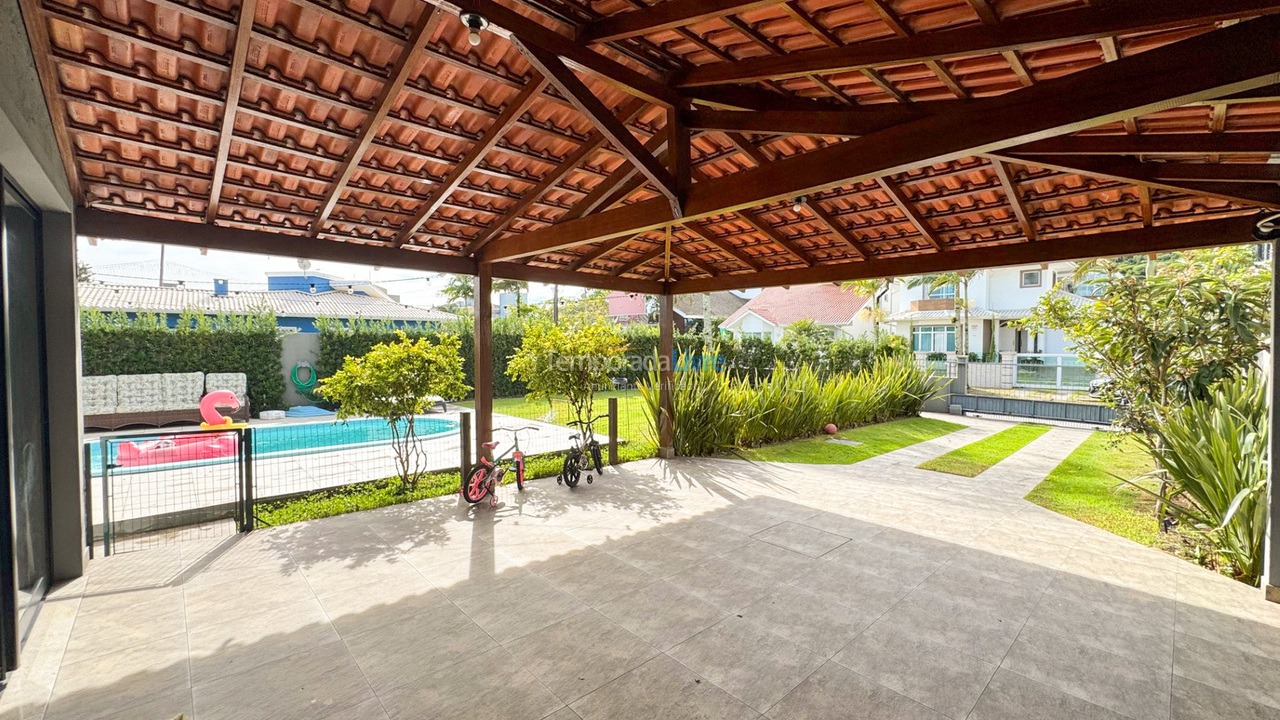 Casa para aluguel de temporada em Florianópolis (Jurere Tradicional)