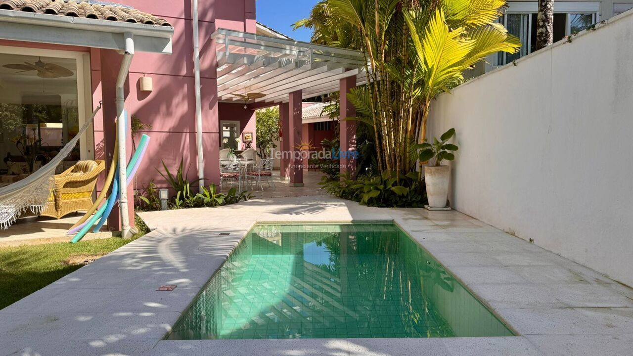 Casa para aluguel de temporada em São Sebastião (Praia da Baleia)