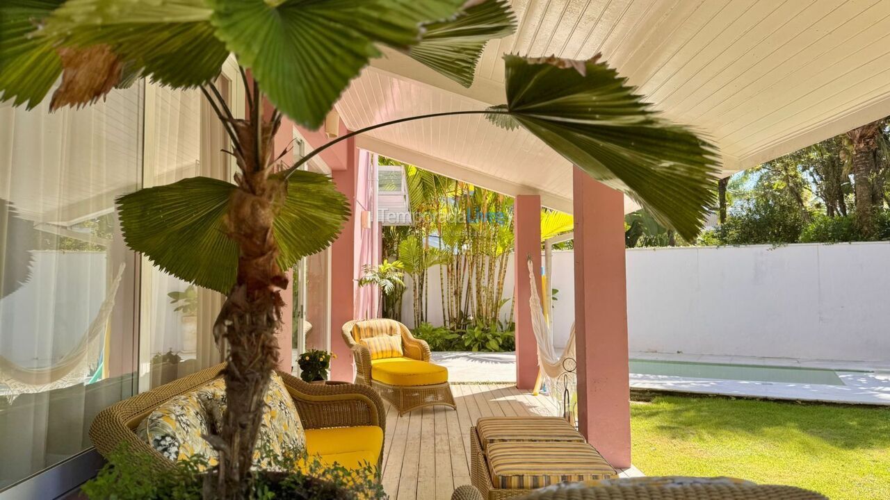 Casa para aluguel de temporada em São Sebastião (Praia da Baleia)