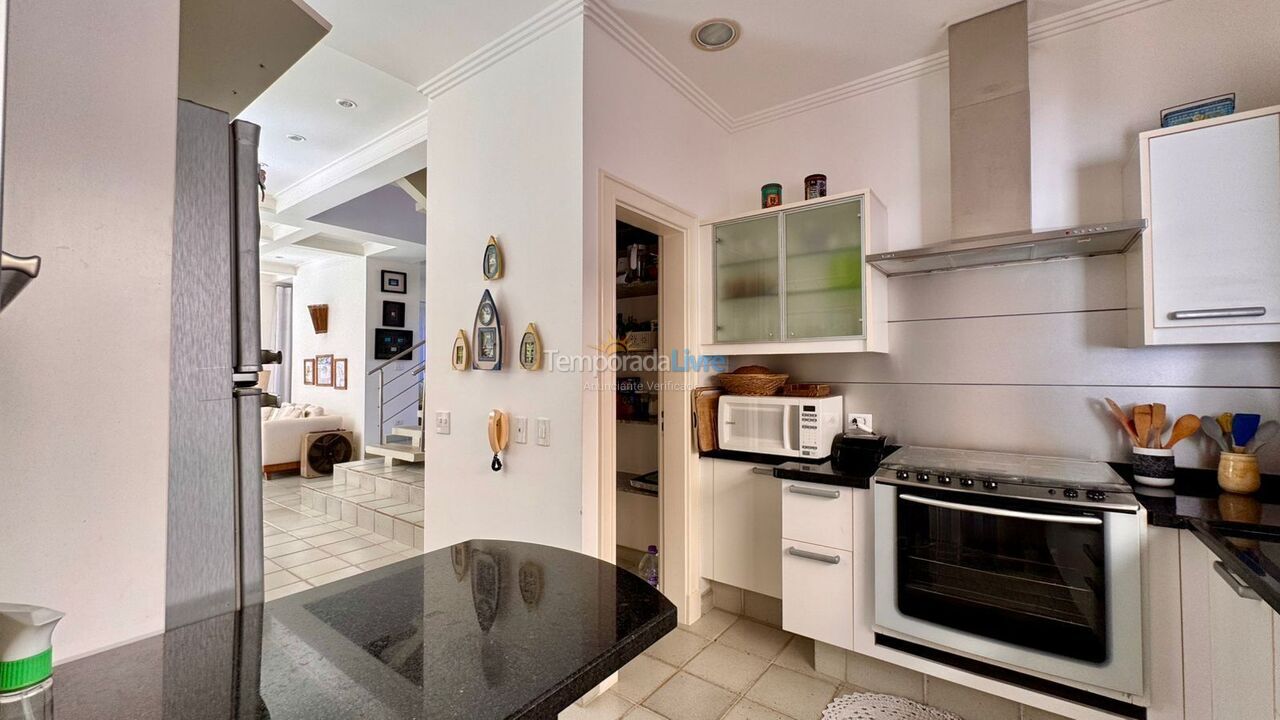 Casa para aluguel de temporada em São Sebastião (Praia da Baleia)