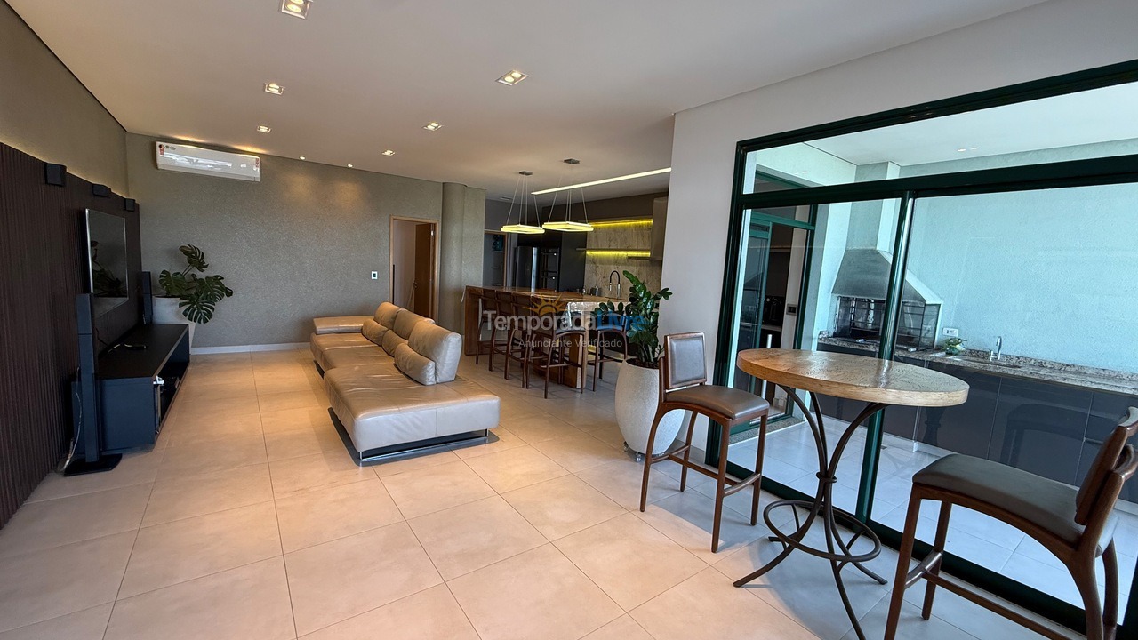 Apartamento para aluguel de temporada em Ubatuba (Praia Grande)