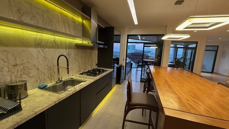 Cobertura 4 suites FRENTE MAR reserva dna 10 pessoas - (12) 99703-1510