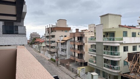 Férias em Bombas? Apto a Poucos Passos da Praia!