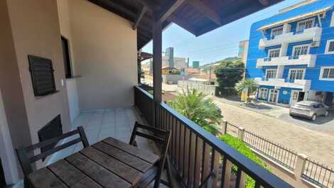 001F - Lindo apartamento com 1 dormitório no centro de Bombinhas.