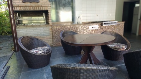 CASA TEMPORADA PRAIA GUARATUBA/BERTIOGA 80METRO DA AREIA