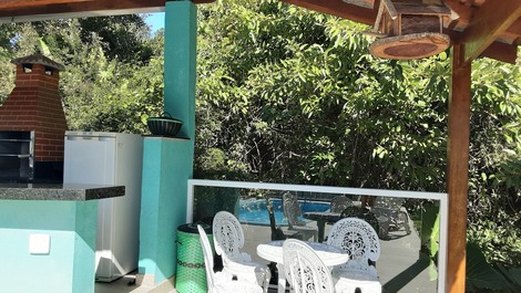 MASSAGUAÇU BEACH HOUSE! In the middle of wooded areas