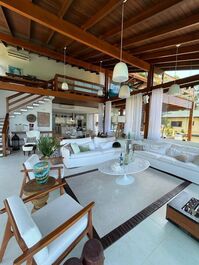 CASA EN CONDOMINIO CERRAREIA