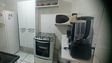 Alugo quarto em apto compartilhado bem localizado