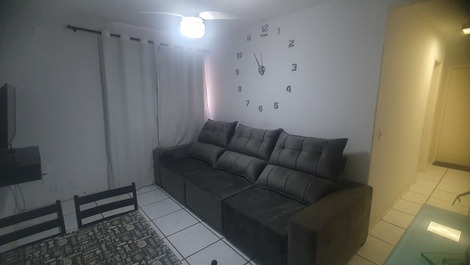 Alugo quarto em apto compartilhado bem localizado