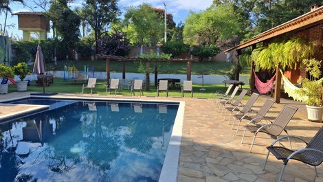 Chácara Santa Luzia Tietê - 7Súites/40P - Lounge/Piscina Climatiza