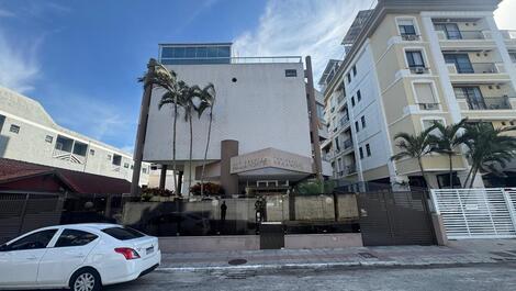 Apartment in the court of the sea.