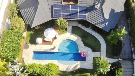 HOUSE WITH 3 SUITES AND POOL