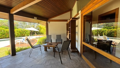 HOUSE WITH 3 SUITES AND POOL