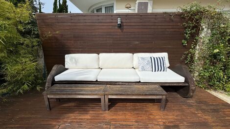 HOUSE WITH 3 SUITES AND POOL