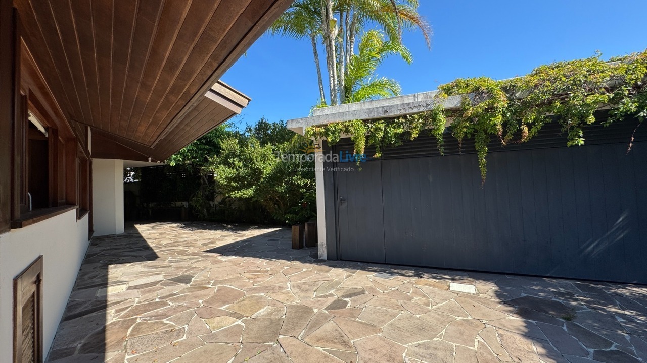 House for vacation rental in Florianopolis (Jurerê Internacional)