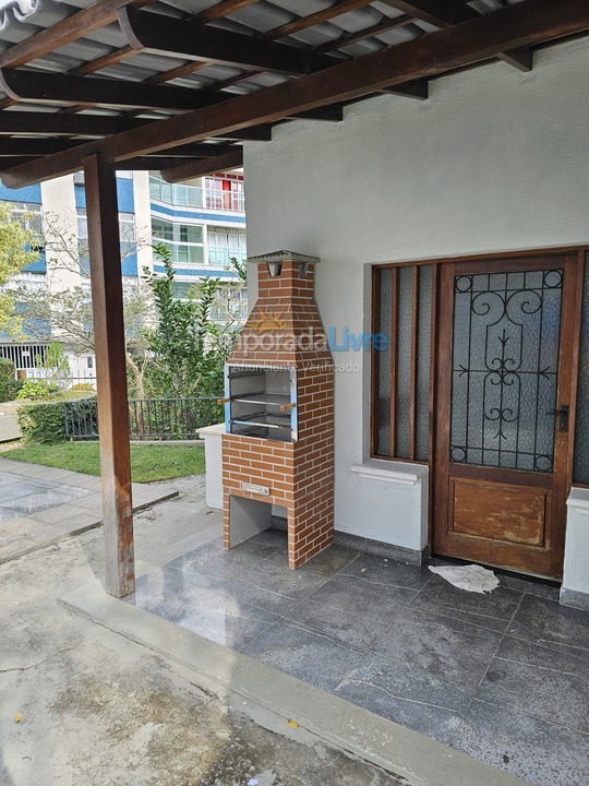 Casa para aluguel de temporada em Guarapari (Praia das Castanheiras)