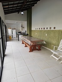 Casa c/ 5 quartos sendo 2 suítes, Churrasqueira e piscina