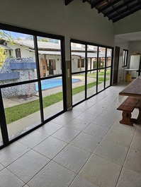 Casa c/ 5 quartos sendo 2 suítes, Churrasqueira e piscina