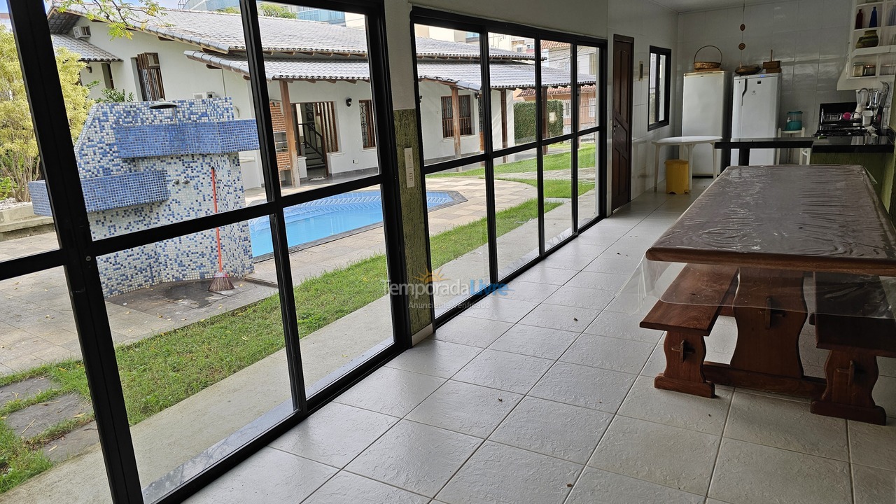 Casa para aluguel de temporada em Guarapari (Praia das Castanheiras)