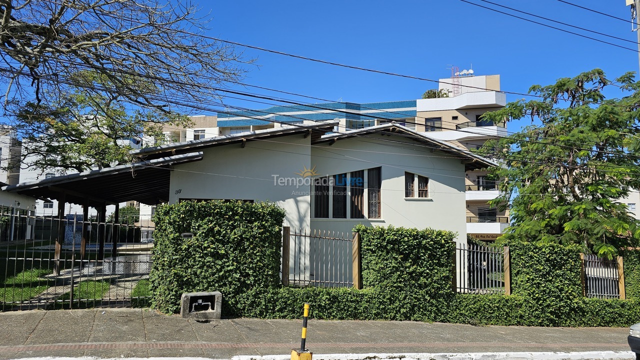 Casa para aluguel de temporada em Guarapari (Praia das Castanheiras)
