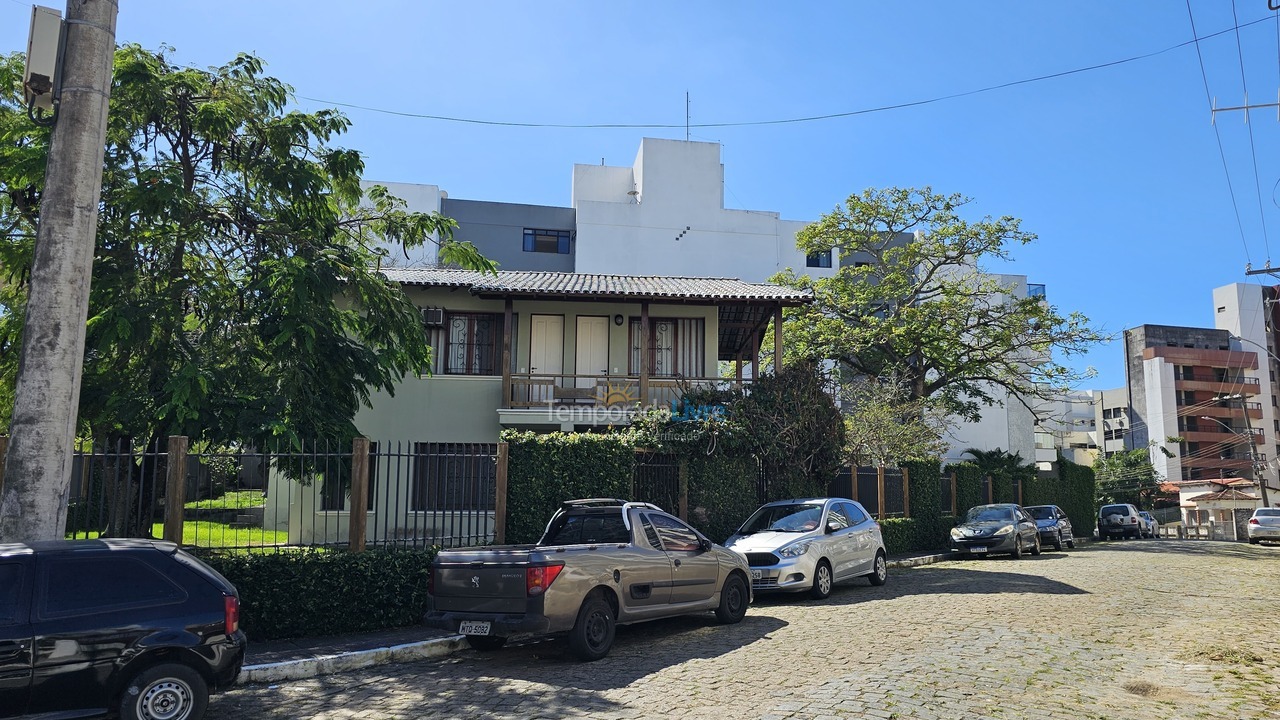 Casa para aluguel de temporada em Guarapari (Praia das Castanheiras)