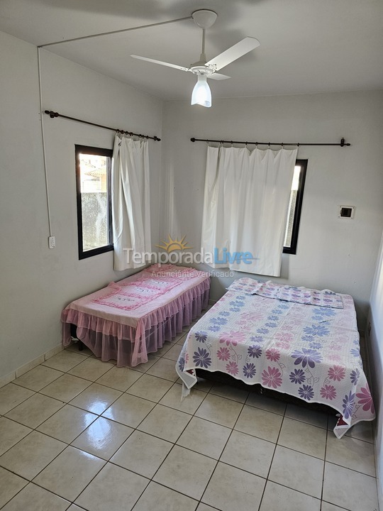 Casa para aluguel de temporada em Guarapari (Praia das Castanheiras)