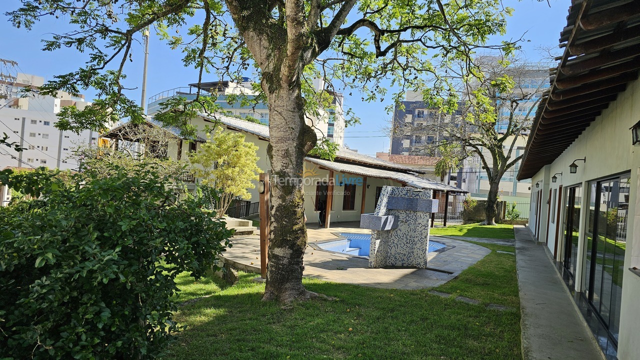 Casa para aluguel de temporada em Guarapari (Praia das Castanheiras)