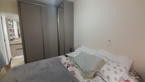 LATERAL AO MAR, COM 2 DORMITÓRIOS E VISTA AO MAR