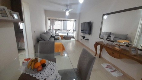 LATERAL AO MAR, COM 2 DORMITÓRIOS E VISTA AO MAR