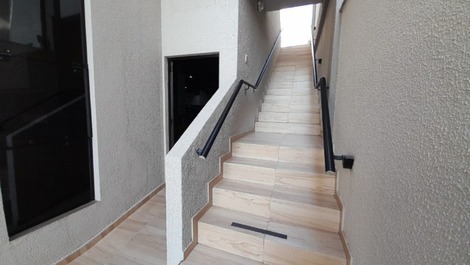 LATERAL AO MAR, COM 2 DORMITÓRIOS E VISTA AO MAR