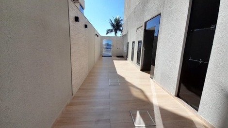 LATERAL AO MAR, COM 2 DORMITÓRIOS E VISTA AO MAR