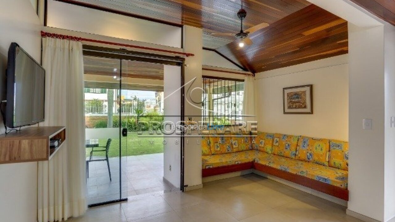 Casa para aluguel de temporada em Florianopolis (Canasvieiras)