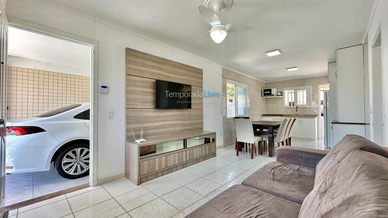 Casa para aluguel de temporada em Capão da Canoa (Zona Nova)