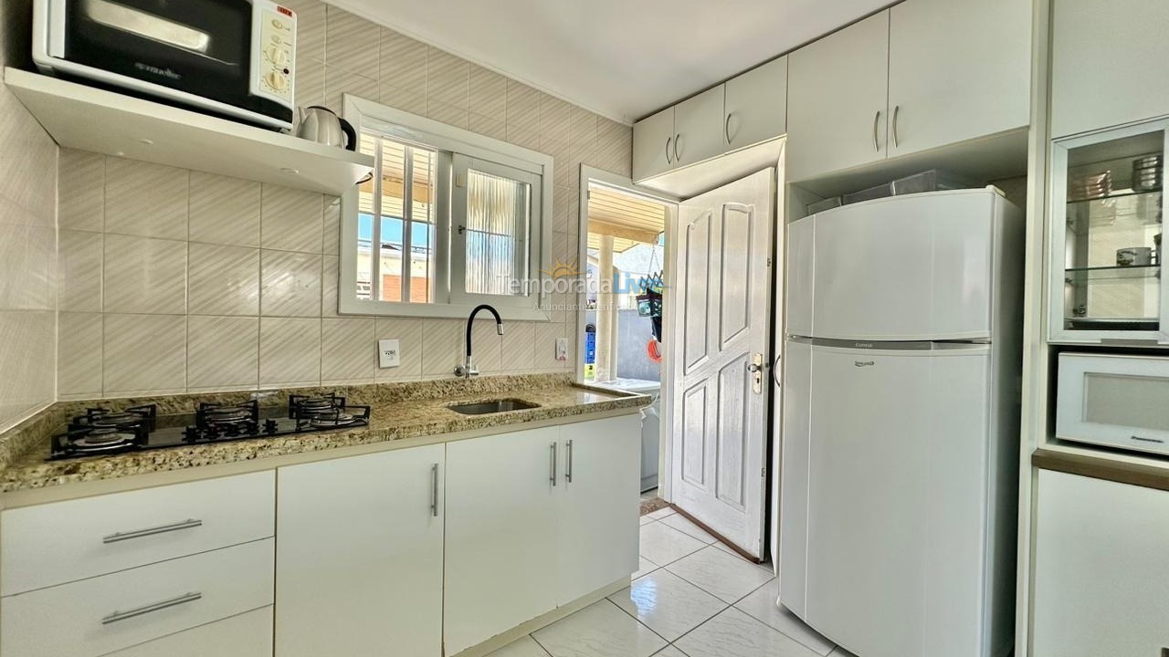 Casa para aluguel de temporada em Capão da Canoa (Zona Nova)