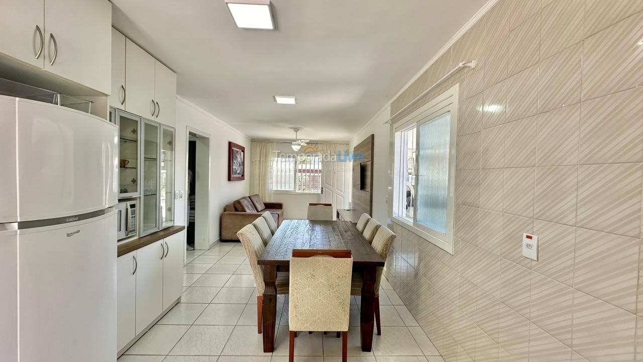 Casa para aluguel de temporada em Capão da Canoa (Zona Nova)