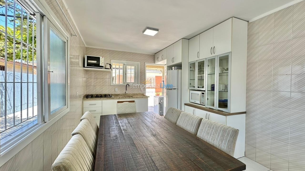 Casa para aluguel de temporada em Capão da Canoa (Zona Nova)