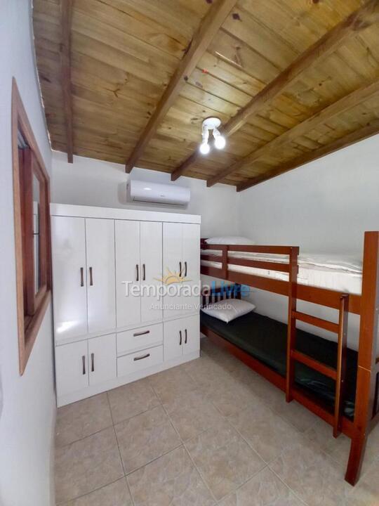 Casa para aluguel de temporada em Capão da Canoa (Zona Nova)