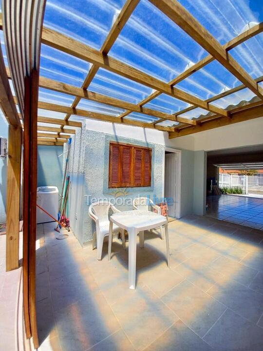 Casa para aluguel de temporada em Capão da Canoa (Zona Nova)