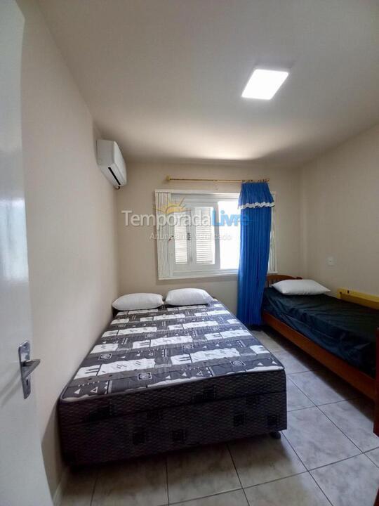 Casa para aluguel de temporada em Capão da Canoa (Zona Nova)