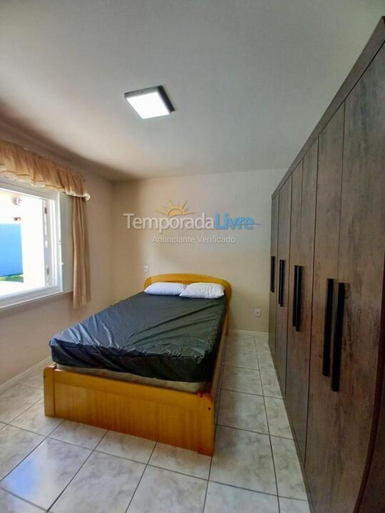 Casa para aluguel de temporada em Capão da Canoa (Zona Nova)