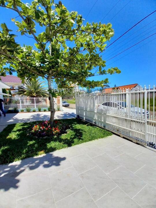 Casa para aluguel de temporada em Capão da Canoa (Zona Nova)