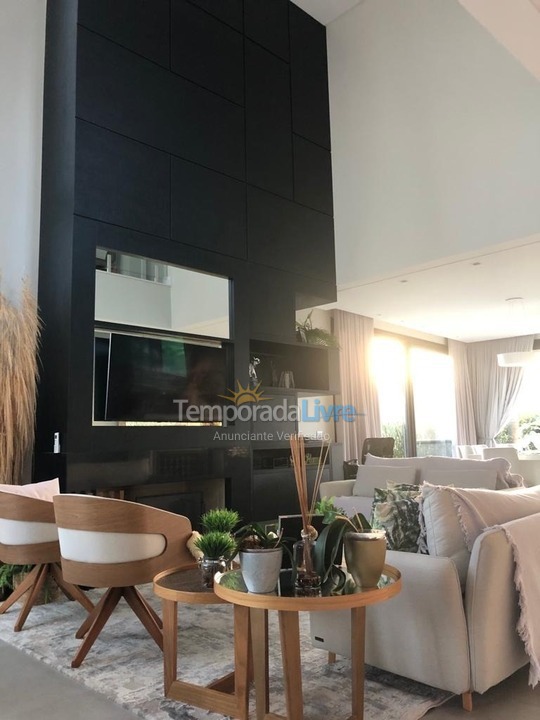 Casa para aluguel de temporada em Capão da Canoa (Parque Antártica)