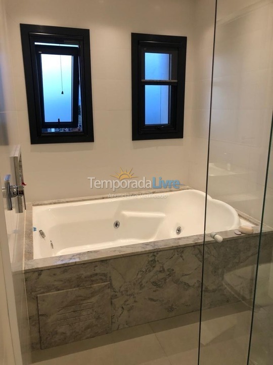 Casa para aluguel de temporada em Capão da Canoa (Parque Antártica)